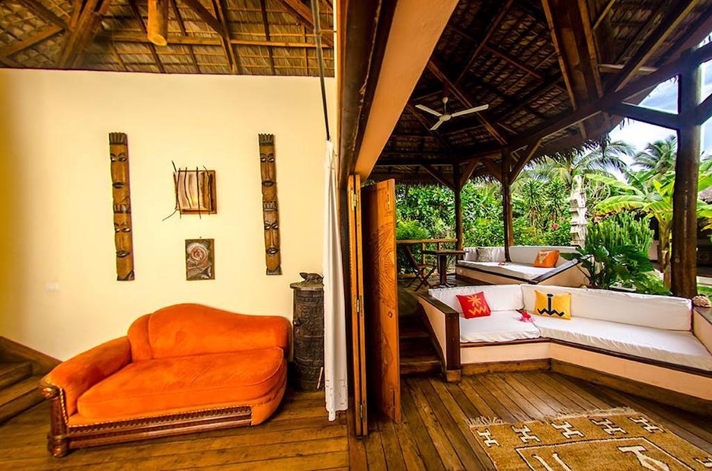 Le Zahir Lodge Ambatoloaka  Rum bild