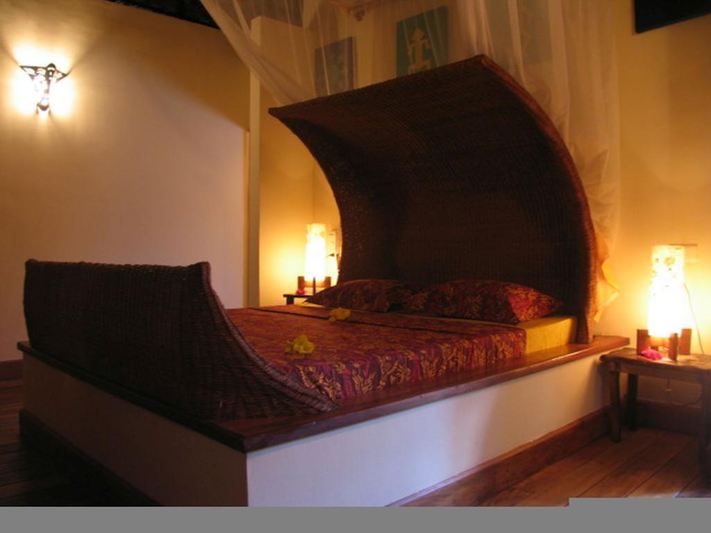 Le Zahir Lodge Ambatoloaka  Rum bild