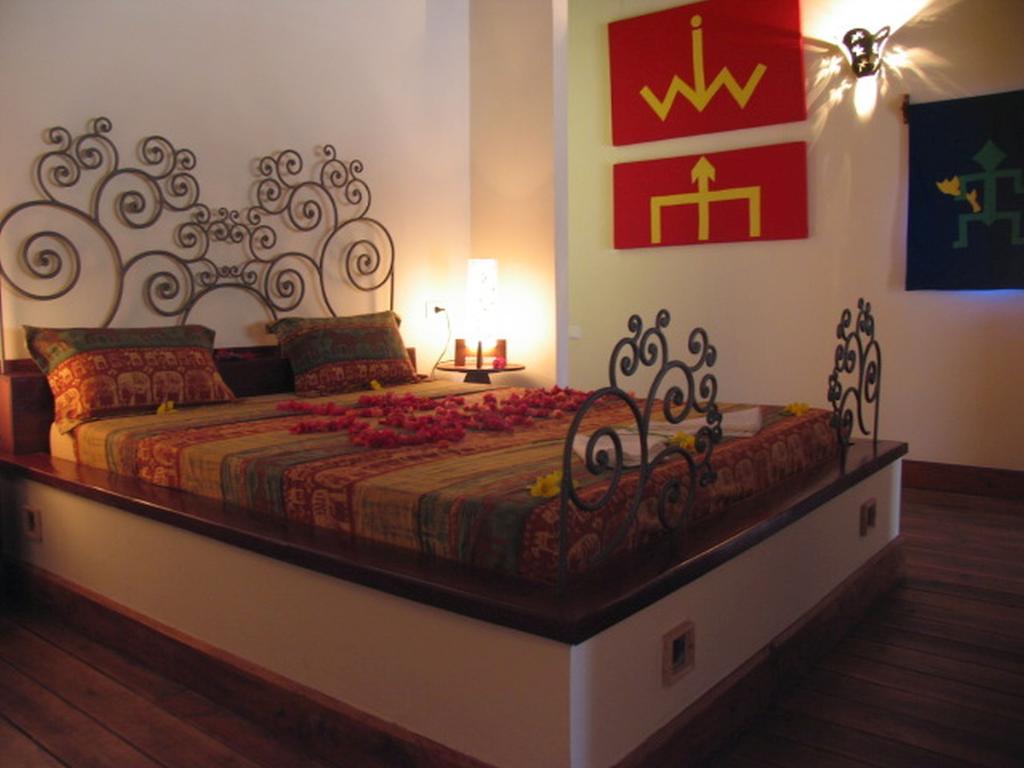 Le Zahir Lodge Ambatoloaka  Rum bild