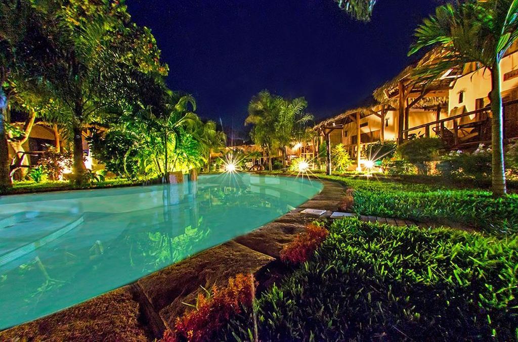 Le Zahir Lodge Ambatoloaka  Exteriör bild