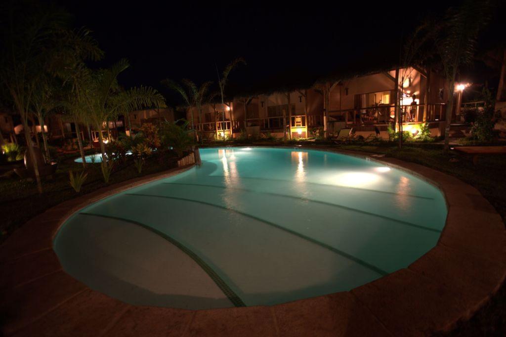 Le Zahir Lodge Ambatoloaka  Exteriör bild