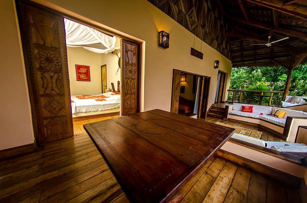 Le Zahir Lodge Ambatoloaka  Rum bild