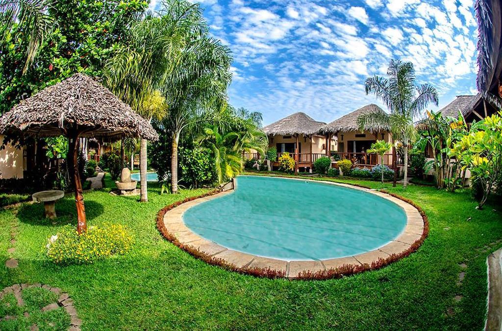 Le Zahir Lodge Ambatoloaka  Exteriör bild