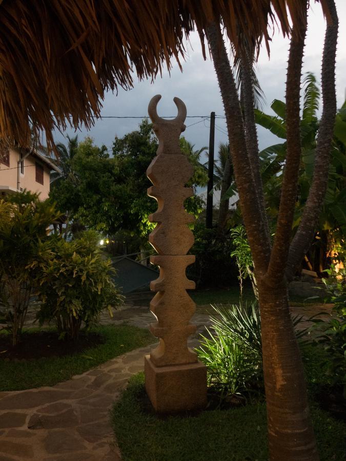 Le Zahir Lodge Ambatoloaka  Exteriör bild
