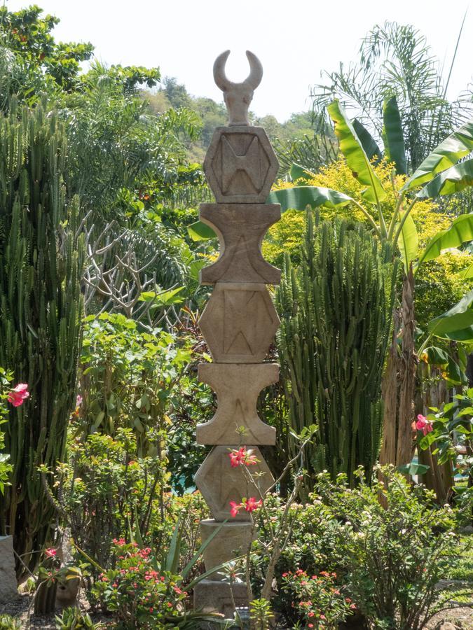 Le Zahir Lodge Ambatoloaka  Exteriör bild