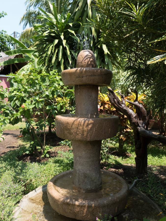 Le Zahir Lodge Ambatoloaka  Exteriör bild