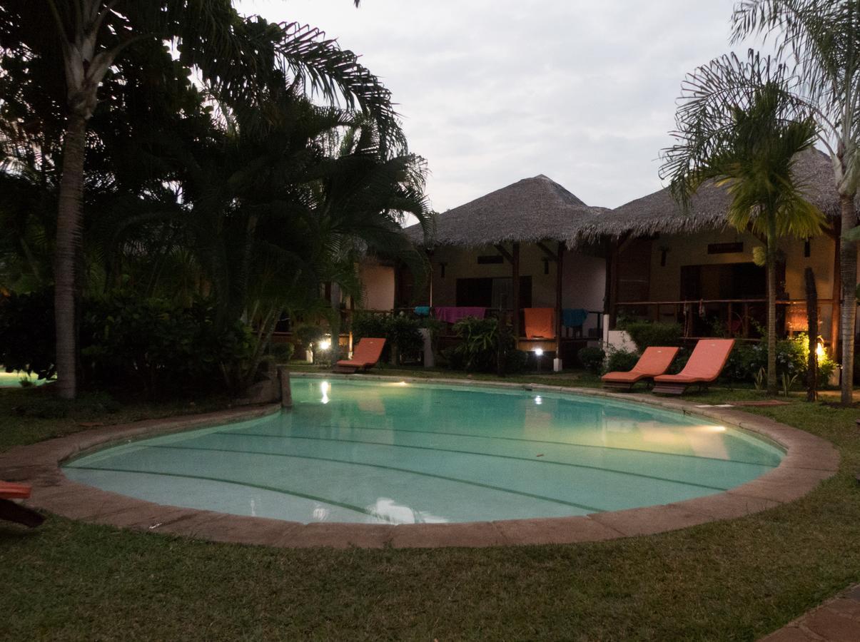 Le Zahir Lodge Ambatoloaka  Exteriör bild